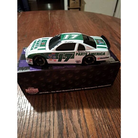 Vintage 1996 Action Platinum Darrell Waltrip Nascar Die Cast Race Car Bank - Picture 1 of 12
